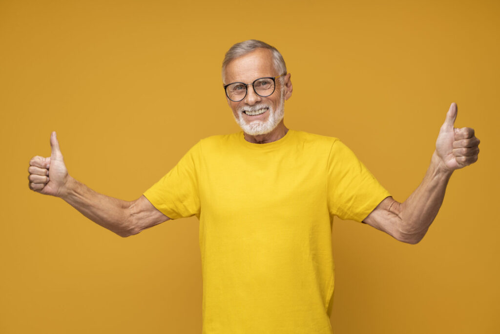 Senior validation pouce en l'air mandataire 2montemps